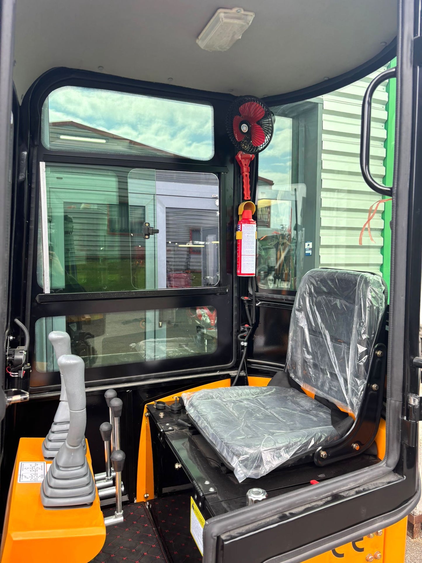 MINI-PELLE ORION DM10C CABINE – 1 TONNE