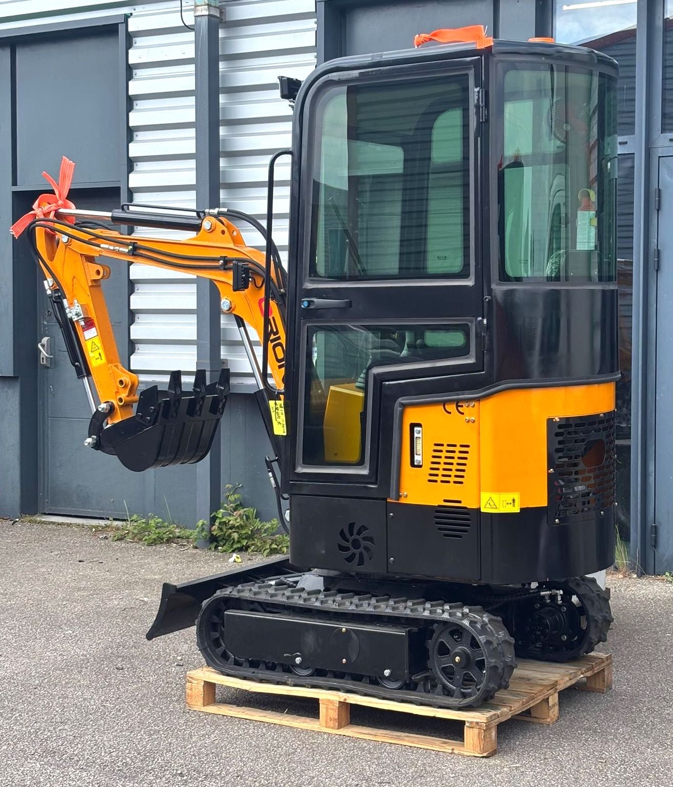 MINI-PELLE ORION DM10C CABINE – 1 TONNE